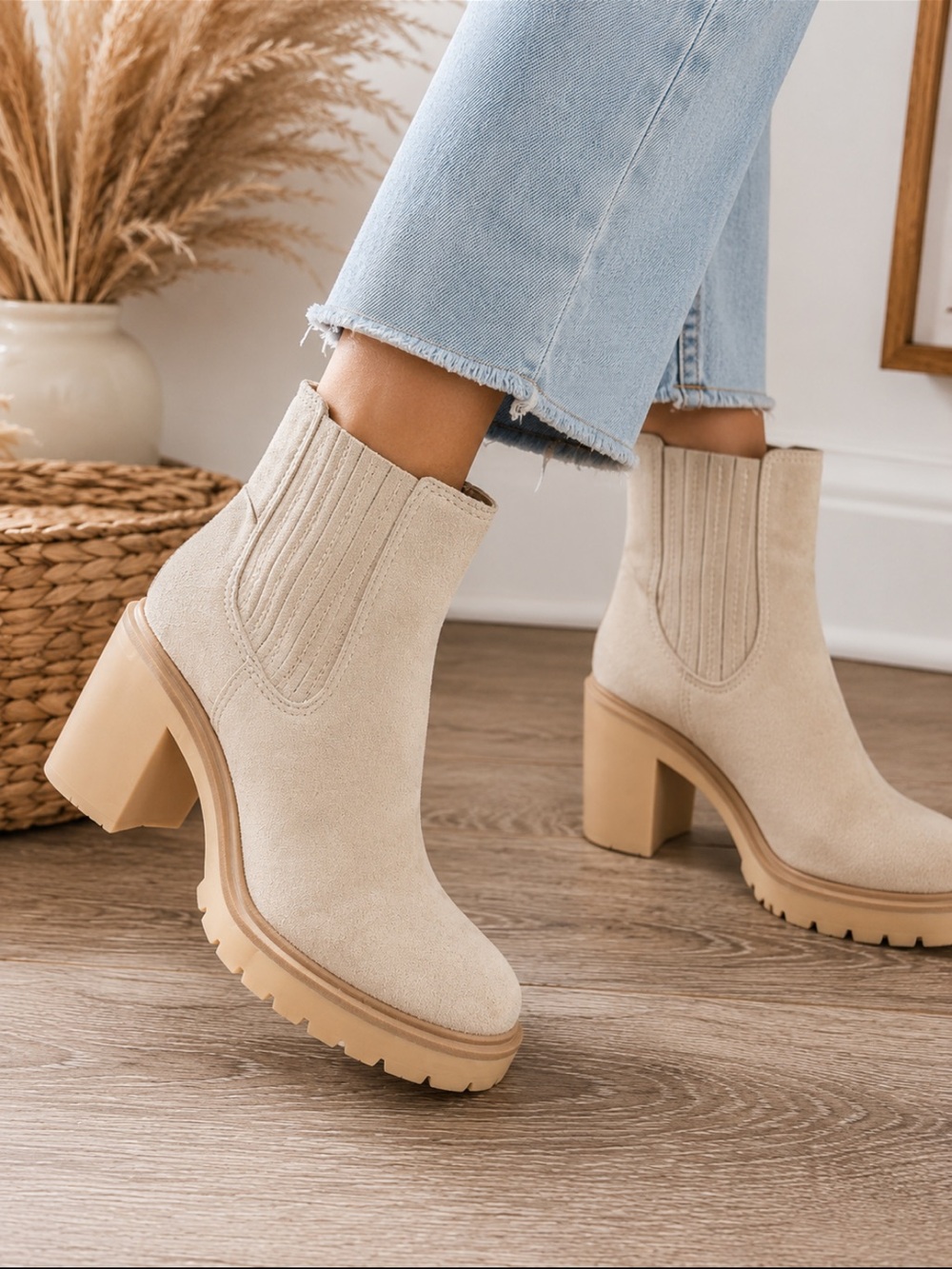 Dolce Vita Beige Suede Chelsea Lug Sole Block Heel Ankle Boots Size 10